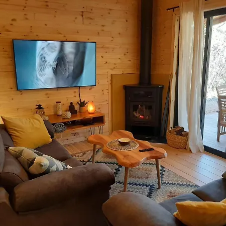 Del Bosque Cerca De *