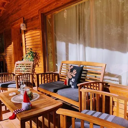 Del Bosque Cerca De *