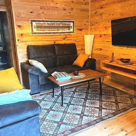 Del Bosque Cerca De *