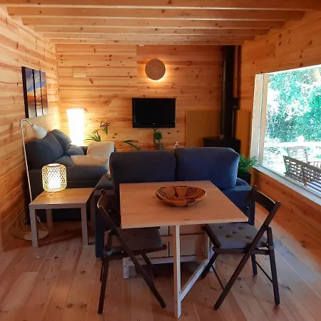 Del Bosque Cerca De *