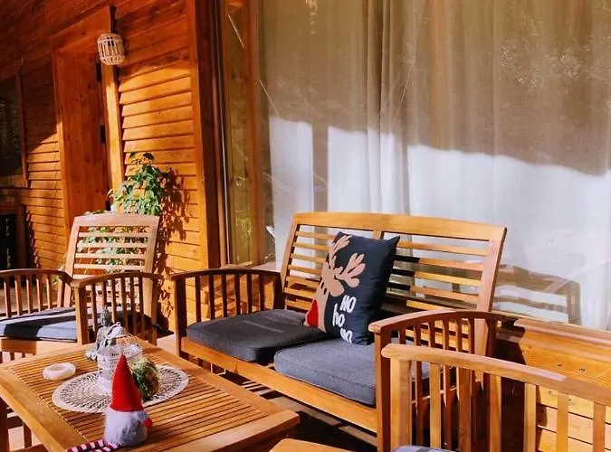 Del Bosque Cerca De *