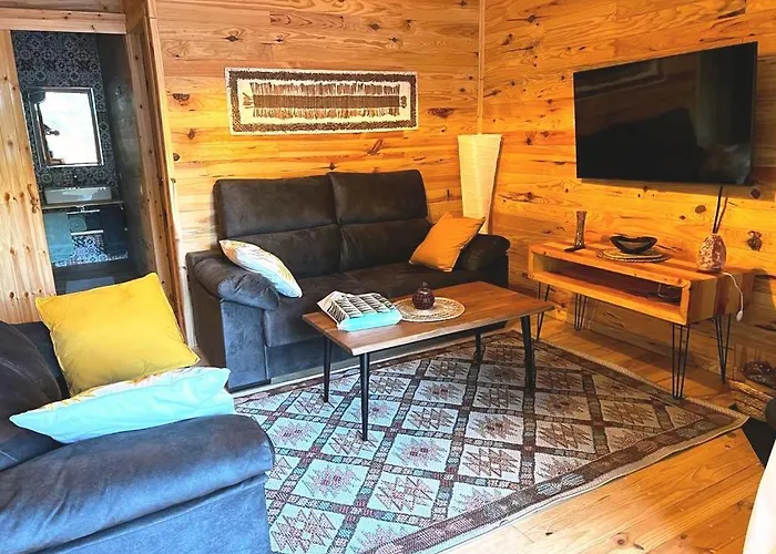 Del Bosque Cerca De *