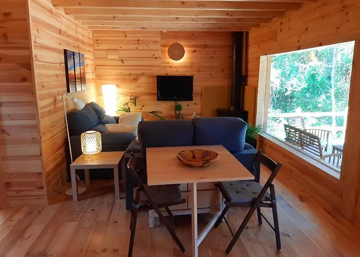 Del Bosque Cerca De *